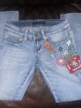 PreOwned Embroidered Jeans - Twentygone Black by Rue21 Size 0 R